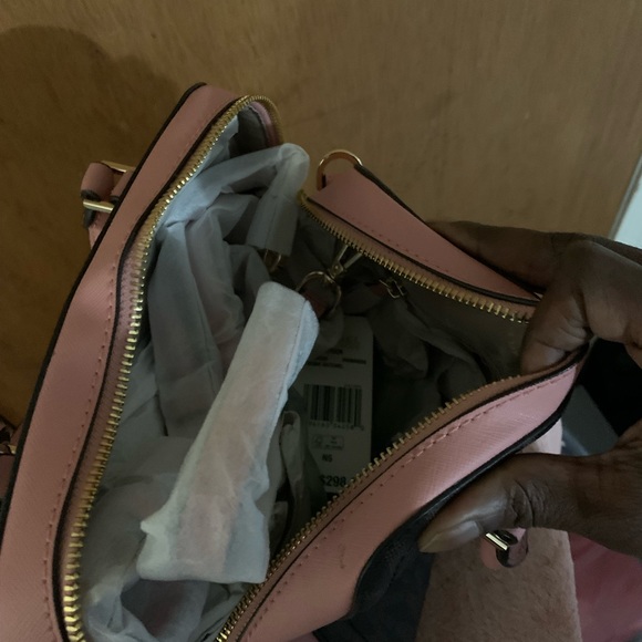 Michael Kors logo purse - Picture 4 of 13